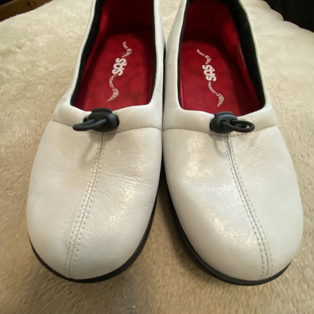 SAS Off White w/Sheen Women’s Comfort Shoes Size 8